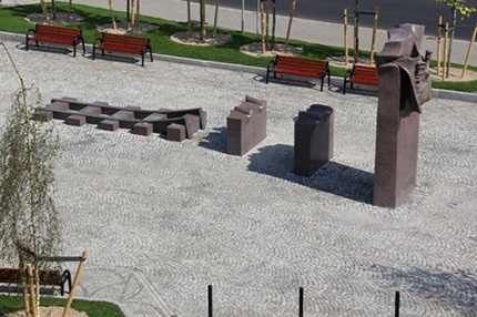 Plac Sybiraków i pomnik już gotowe 4